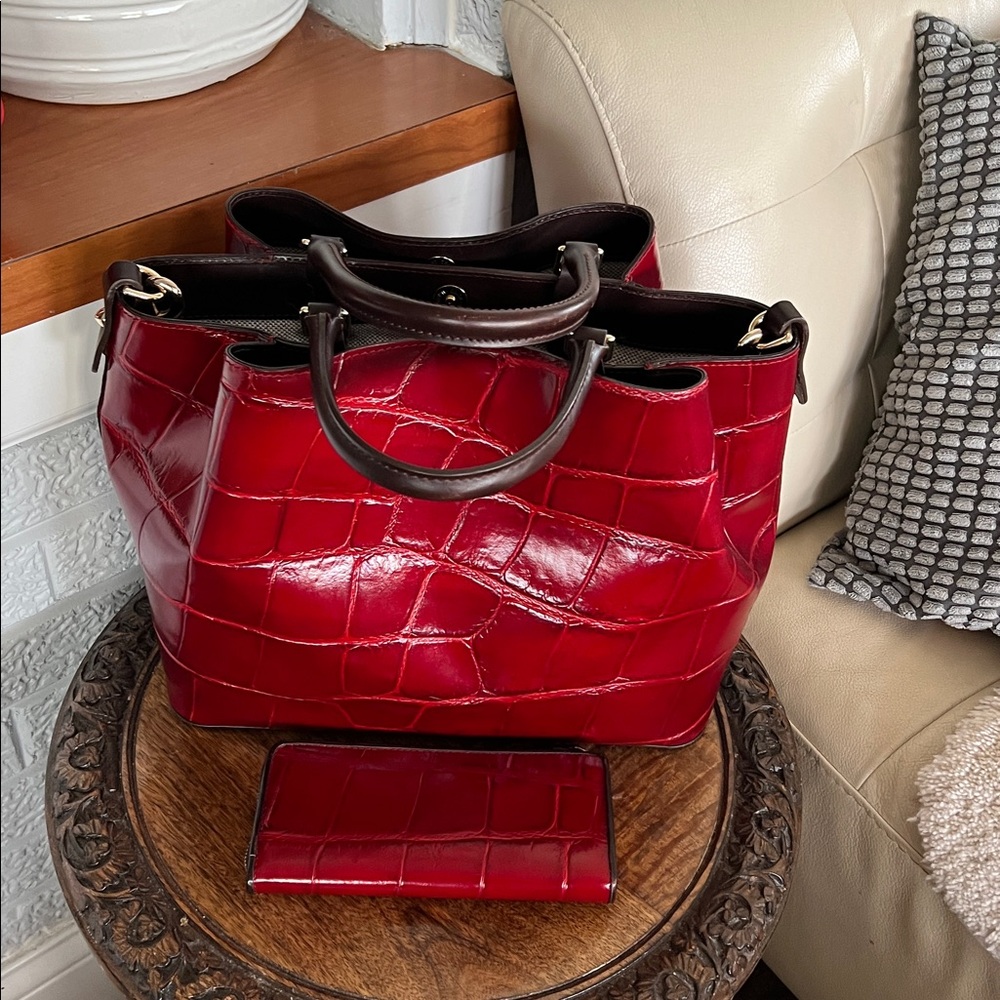 Dooney & Bourke Burgundy Red Croc-Embossed Large Denison Barlow Bag and Wallet - Picture 7 of 16
